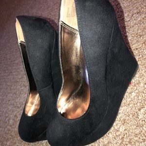 Black wedges!